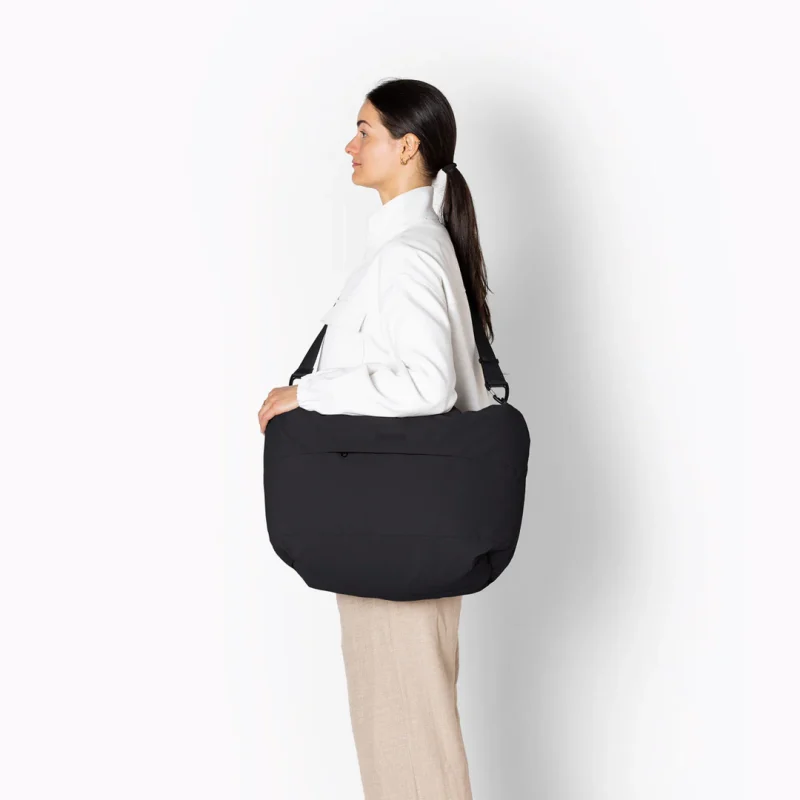 Bolso mediano Olivia negro Ucon Acrobatics - Imagen 3