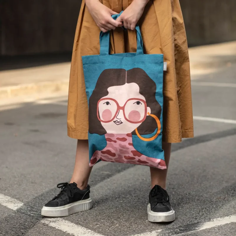 bolso-tote-algodon-reciclado-ilustracion-caras-chicas